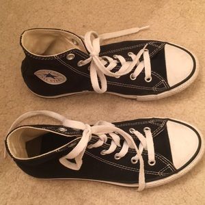 Black hightop converse